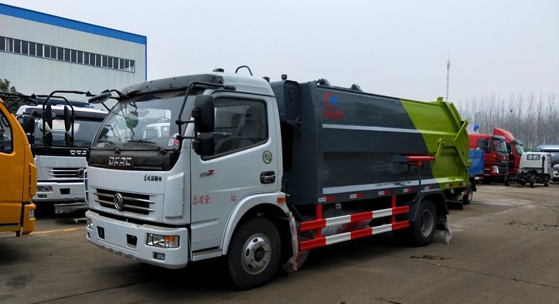 東風8方側裝壓縮式垃圾車